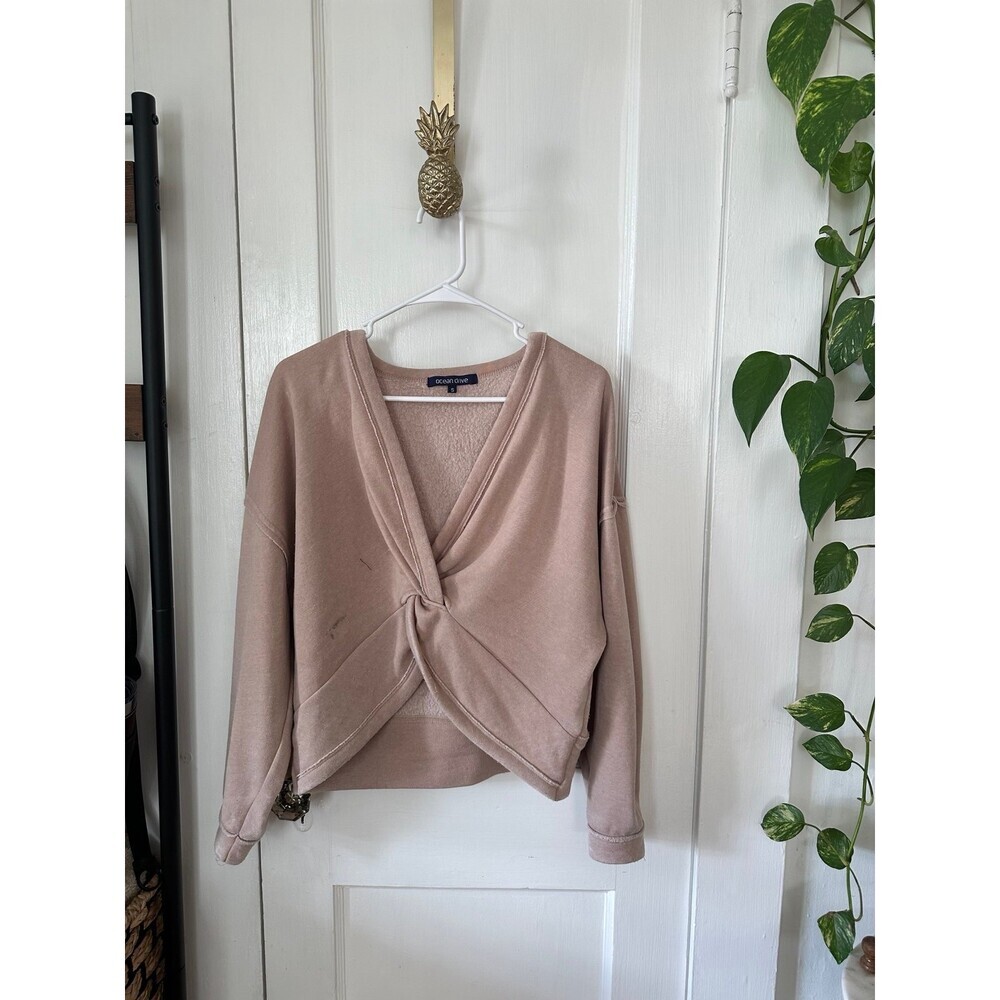 Ocean Drive Women’s size Small Light pink criss cross sweater